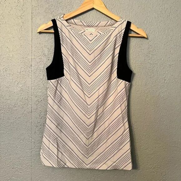 Athleta Swim Women’s Chevron Gray Rash guard Tank Size XS - Picture 1 of 4